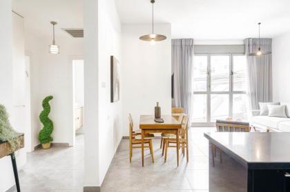 Luxury Beach 3BR Tel Aviv by Airsuite - image 3