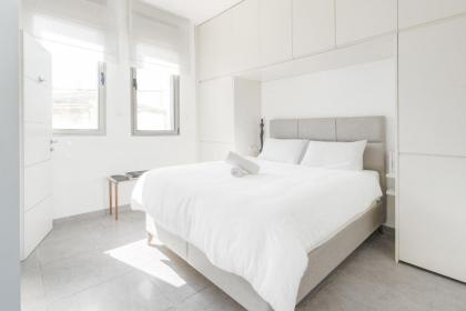Luxury Beach 3BR Tel Aviv by Airsuite - image 8