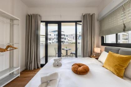 Homey 2 BR Apt w Spacious Balcony 5-min from Beach by Sea N' Rent - image 8