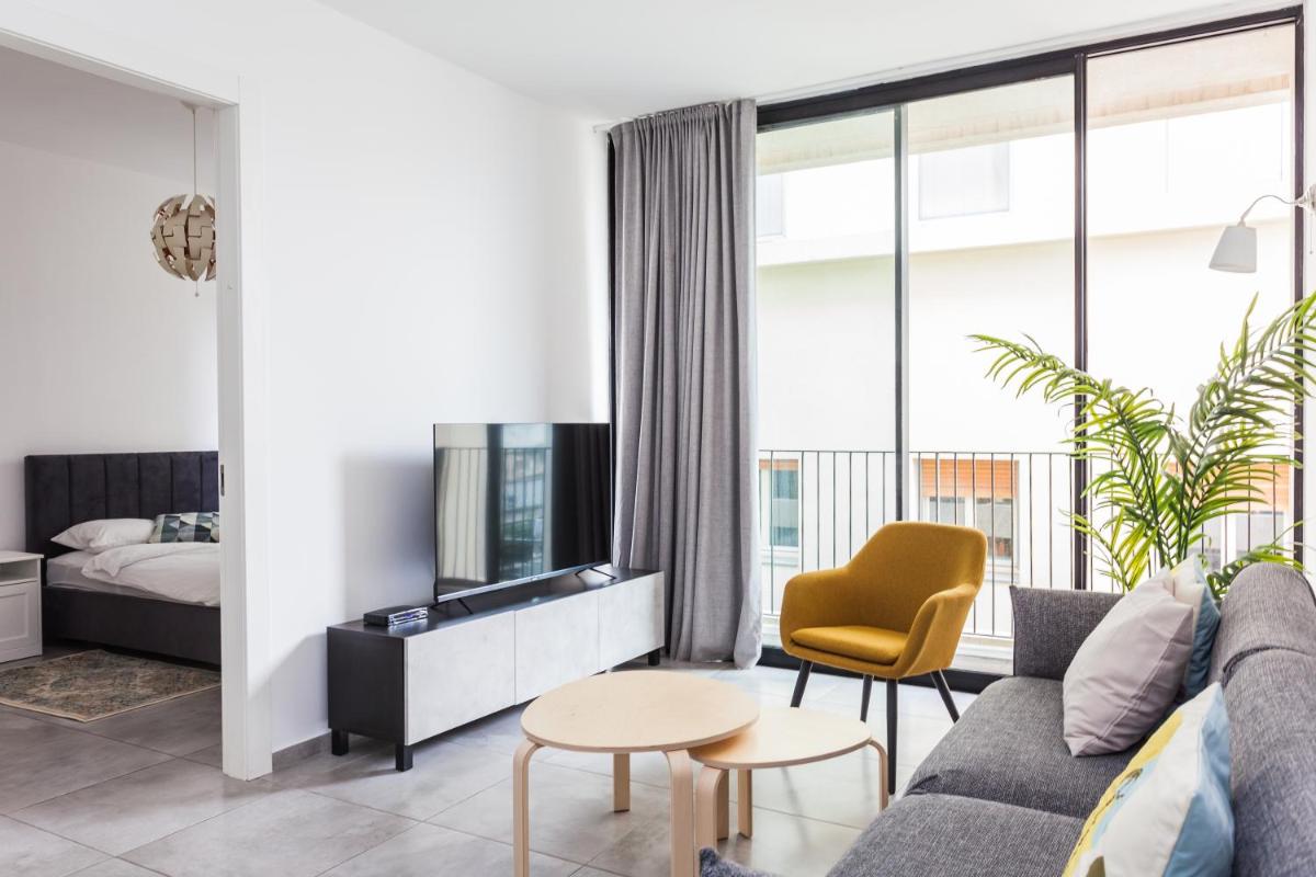 Arenda Tel Aviv Apartments by the Beach with shelter - main image