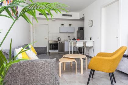 Arenda Tel Aviv Apartments by the Beach with shelter - image 14