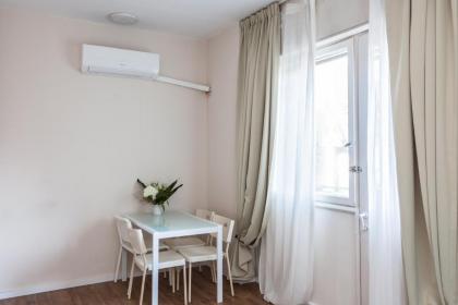 Arenda Tel Aviv Apartments by the Beach with shelter - image 16