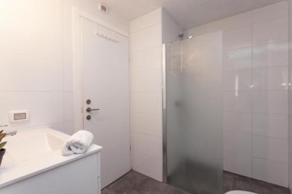 Arenda Tel Aviv Apartments by the Beach with shelter - image 7