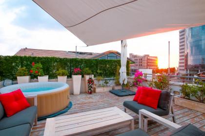 Penthouse & Jacuzzi in Neve Tzedek by FeelHome