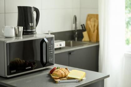 Cozy 1BR Studio Apartment in Heart of Tel Aviv by Sea N' Rent - image 10