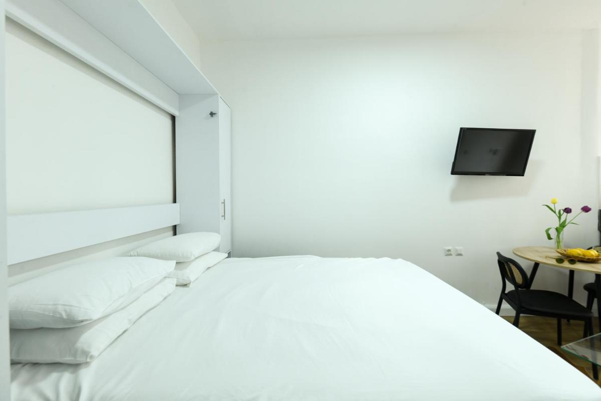 Cozy 1BR Studio Apartment in Heart of Tel Aviv by Sea N' Rent - image 3