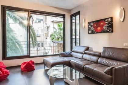 Luxury 3BR Apt Centrally Located & 5-min to Beach by Sea N' Rent Tel Aviv