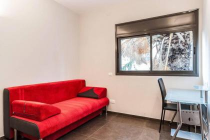Luxury 3BR Apt Centrally Located & 5-min to Beach by Sea N' Rent - image 12