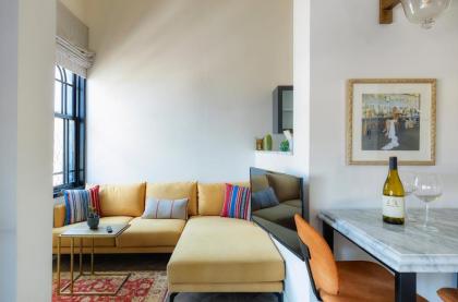 Kubler's House - By Beach Apartments TLV - image 9