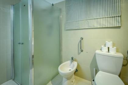Homey & Spacious 2BR Apt in the Heart of Tel-Aviv by Sea N' Rent - image 5