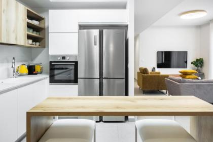 Skyline Oasis by TLV2RENT - image 19