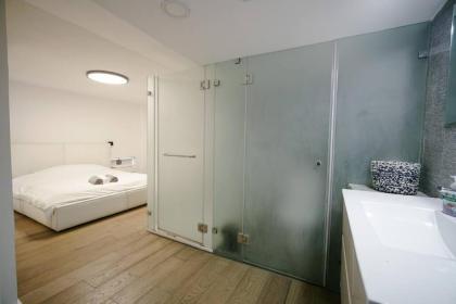 Garden Apartment 4BR With Hot Tub By Nimizz - image 15