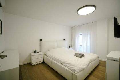 Garden Apartment 4BR With Hot Tub By Nimizz - image 16