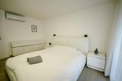 Garden Apartment 4BR With Hot Tub By Nimizz - image 17