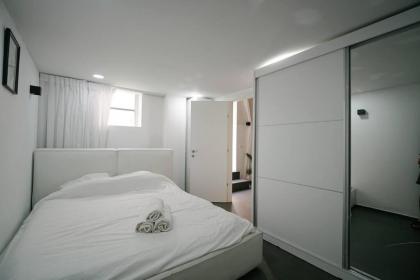 Garden Apartment 4BR With Hot Tub By Nimizz - image 6