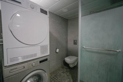 Garden Apartment 4BR With Hot Tub By Nimizz - image 7