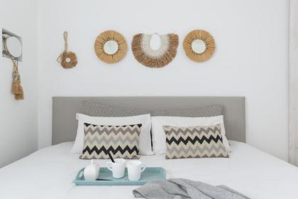 Bright & Chic Condo with Pool & Unique View by FeelHome - image 16