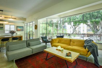 Spacious & Green 3BR Apt w Balcony in City Center by Sea N' Rent 