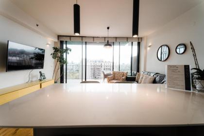 Neve Tzedek Luxury Apartment By Nimizz - image 13