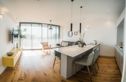 Neve Tzedek Luxury Apartment By Nimizz - image 15