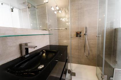 Neve Tzedek Luxury Apartment By Nimizz - image 6