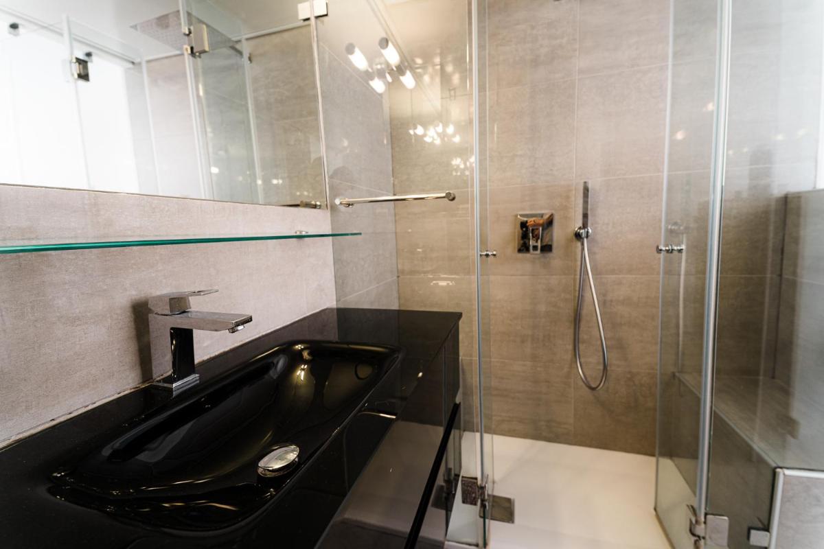 Neve Tzedek Luxury Apartment By Nimizz - image 6