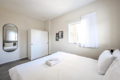 Spacious & Bright 3BR Apt Near the Beach & Port by Sea N' Rent - image 19