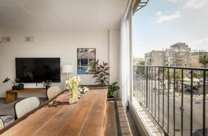 Spacious & Bright 3BR Apt Near the Beach & Port by Sea N' Rent - image 4