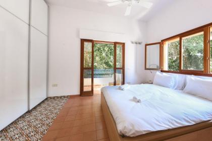 Spacious 3BR Penthouse w Rooftop 7 min from Beach by Sea N' Rent - image 20