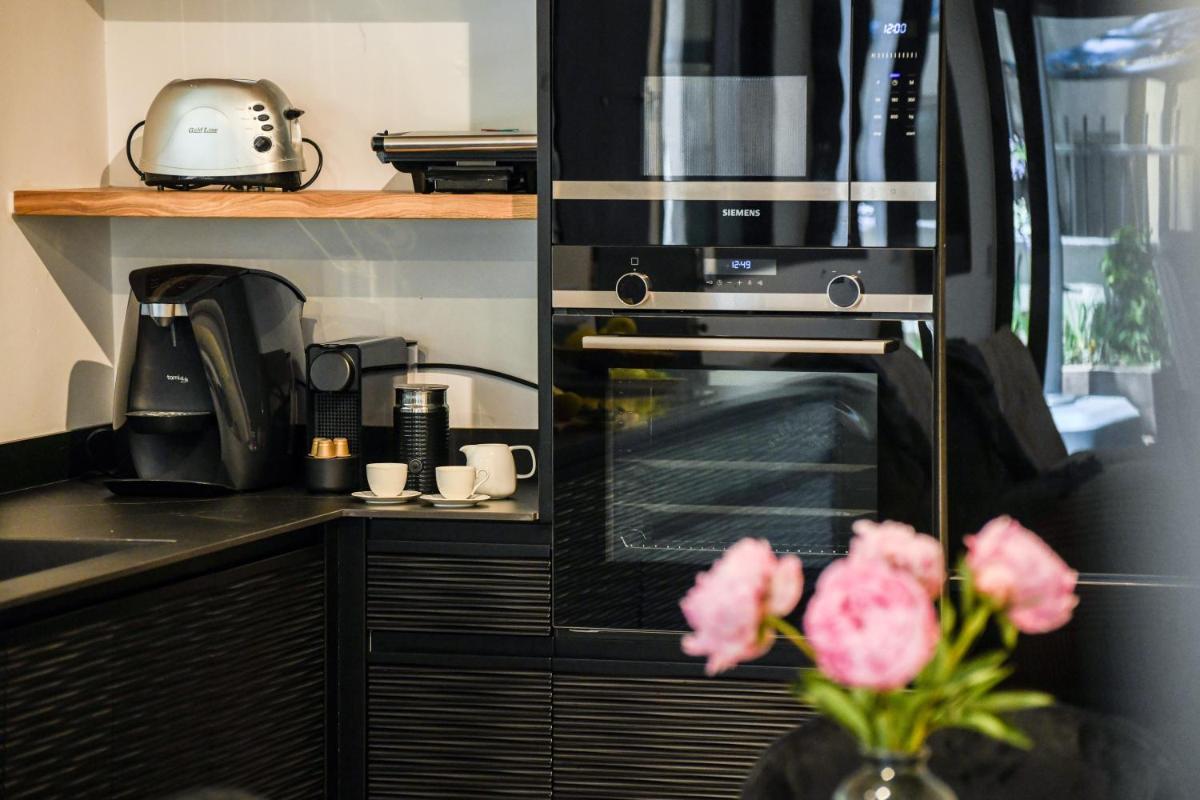 Stylish 2BR Apt with Patio in the Heart of Tel Aviv by Sea N' Rent - image 5