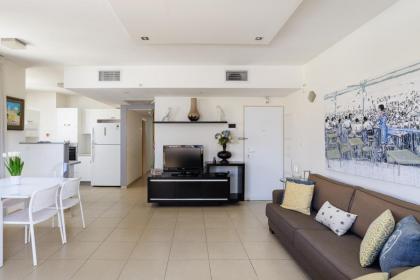 Comfy 2BR with Terrace next to Beach by FeelHome - image 4
