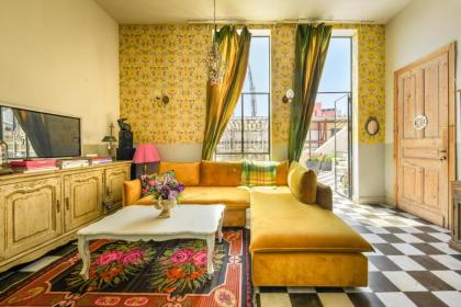 Elegant 1BR Apt w Balcony in the heart of the City by Sea N' Rent