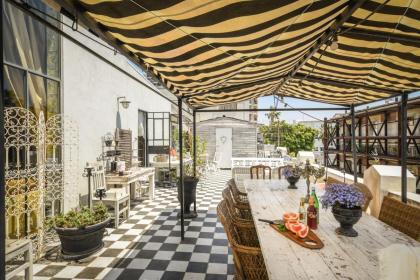 Elegant 1BR Apt w Balcony in the heart of the City by Sea N' Rent - image 18