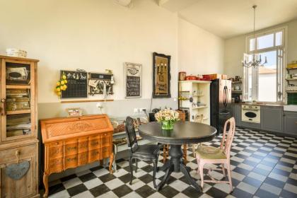 Elegant 1BR Apt w Balcony in the heart of the City by Sea N' Rent - image 19