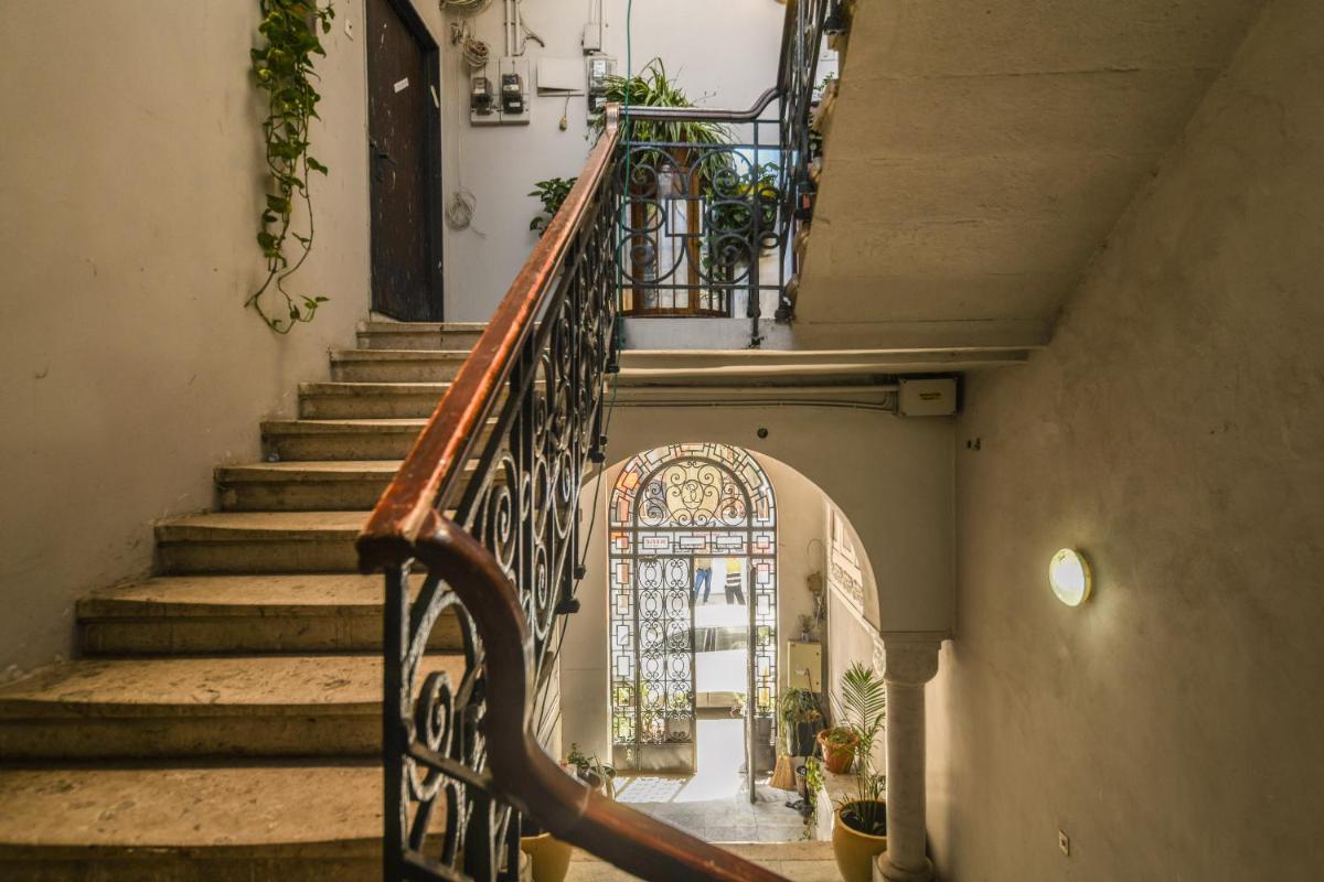 Elegant 1BR Apt w Balcony in the heart of the City by Sea N' Rent - image 2