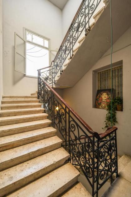 Elegant 1BR Apt w Balcony in the heart of the City by Sea N' Rent - image 3
