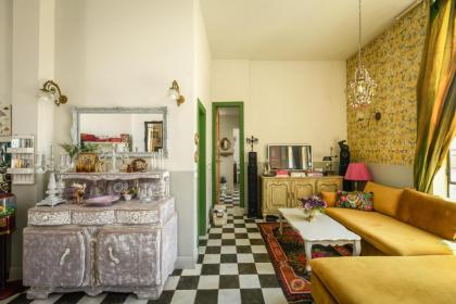 Elegant 1BR Apt w Balcony in the heart of the City by Sea N' Rent - image 4