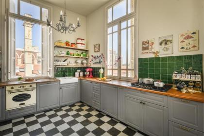Elegant 1BR Apt w Balcony in the heart of the City by Sea N' Rent - image 5