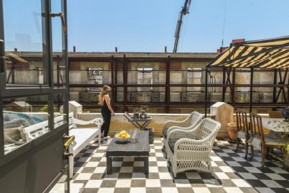 Elegant 1BR Apt w Balcony in the heart of the City by Sea N' Rent - image 6