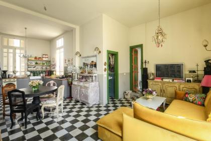 Elegant 1BR Apt w Balcony in the heart of the City by Sea N' Rent - image 7