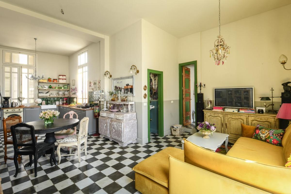 Elegant 1BR Apt w Balcony in the heart of the City by Sea N' Rent - image 7