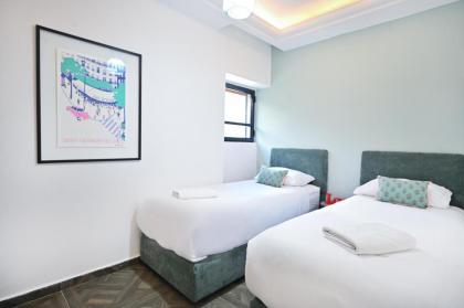 Stylish 3BR Garden Apartment Steps from the Beach - image 20