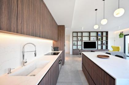 Modern 3BR retreat in the Old North by HolyGuest - image 10
