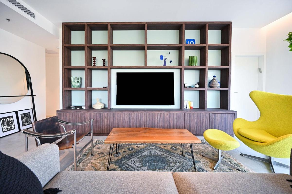 Modern 3BR retreat in the Old North by HolyGuest - image 2
