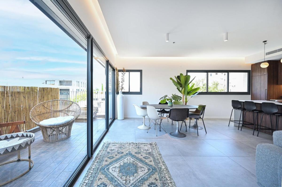 Modern 3BR retreat in the Old North by HolyGuest - image 3