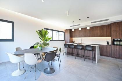 Modern 3BR retreat in the Old North by HolyGuest - image 5