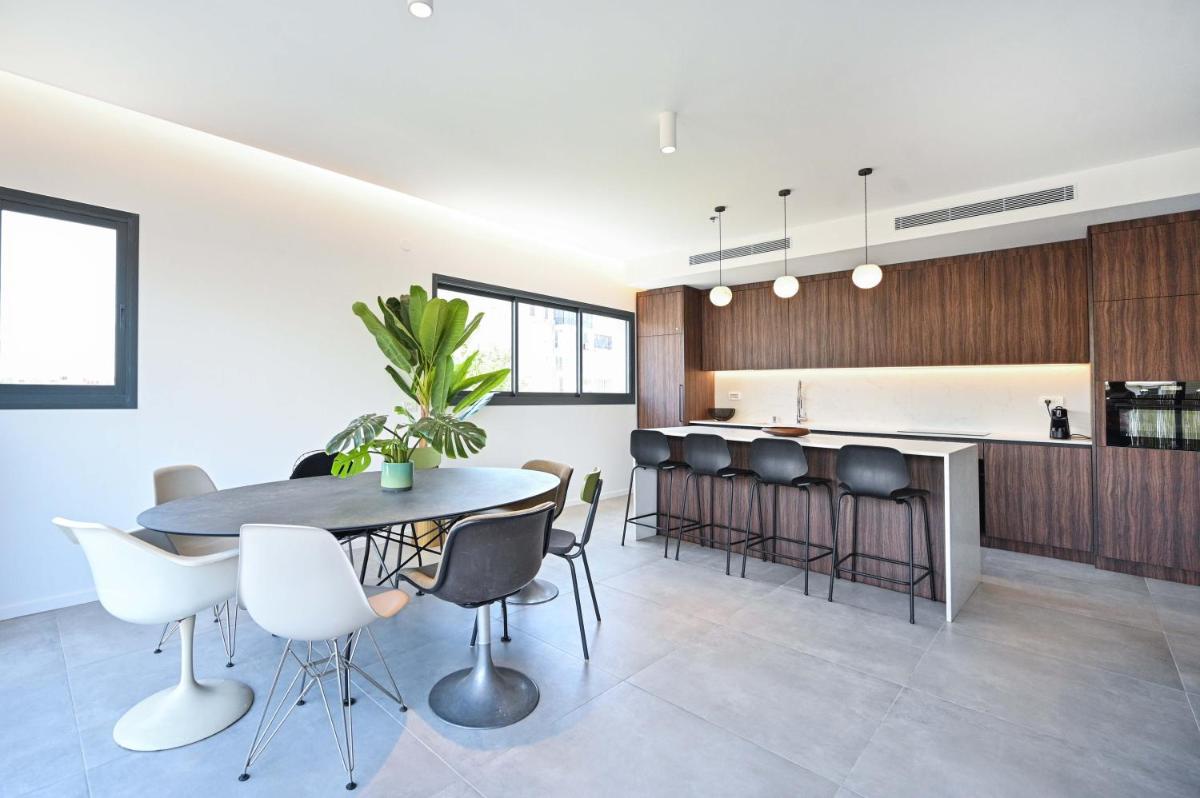 Modern 3BR retreat in the Old North by HolyGuest - image 5