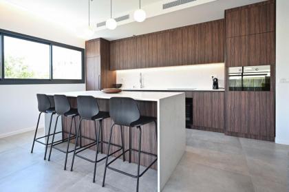 Modern 3BR retreat in the Old North by HolyGuest - image 6