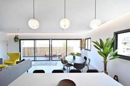 Modern 3BR retreat in the Old North by HolyGuest - image 8