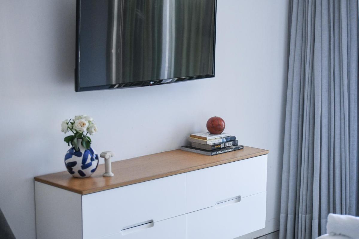HaTsuk Beach Sea-View Studio by Sea N' Rent - image 6